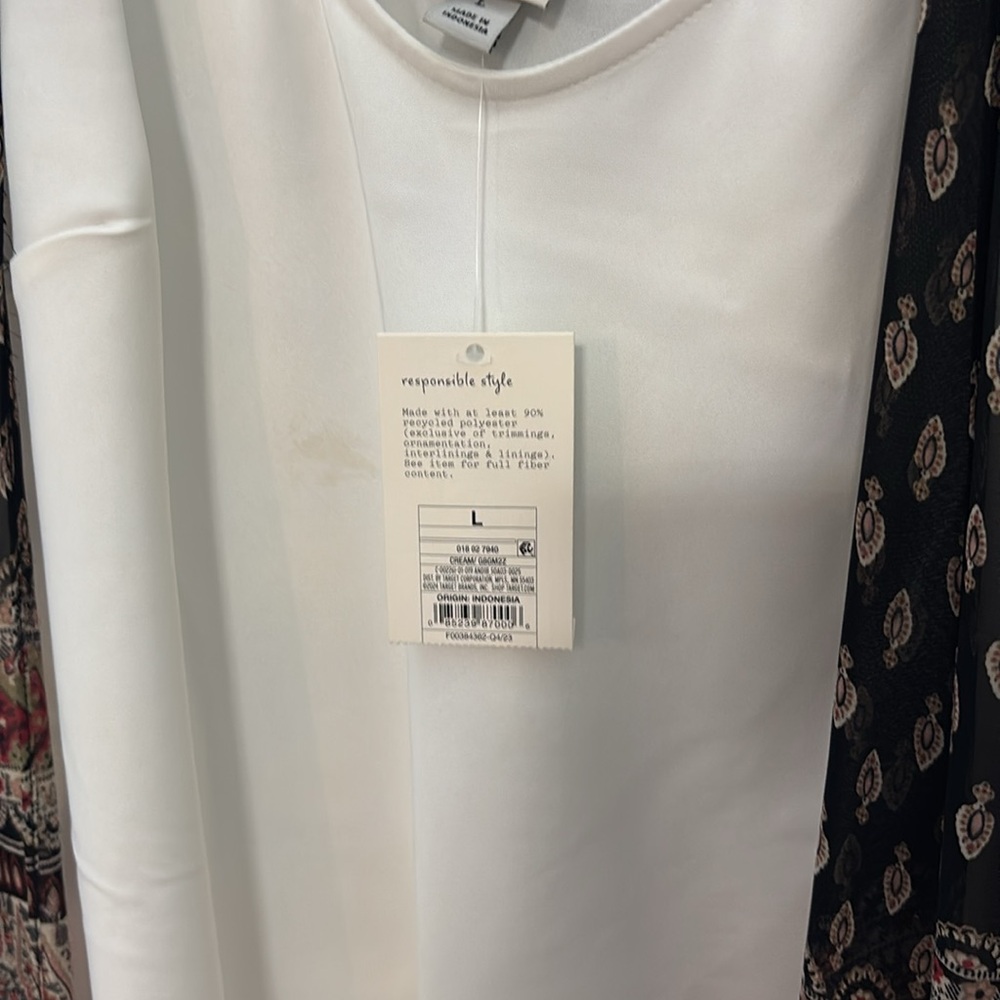 Beautiful sheer vest with a new Cream tank top - Picture 4 of 8
